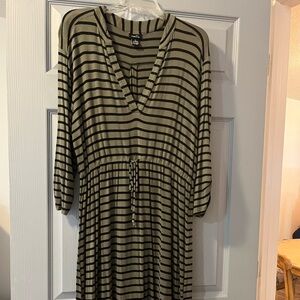 Rue21 Black and Green Dolman Sleeve V-Neck Dress
